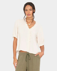 XiRENA Jenna Shirt in Oysterette 1 - Bliss Boutiques