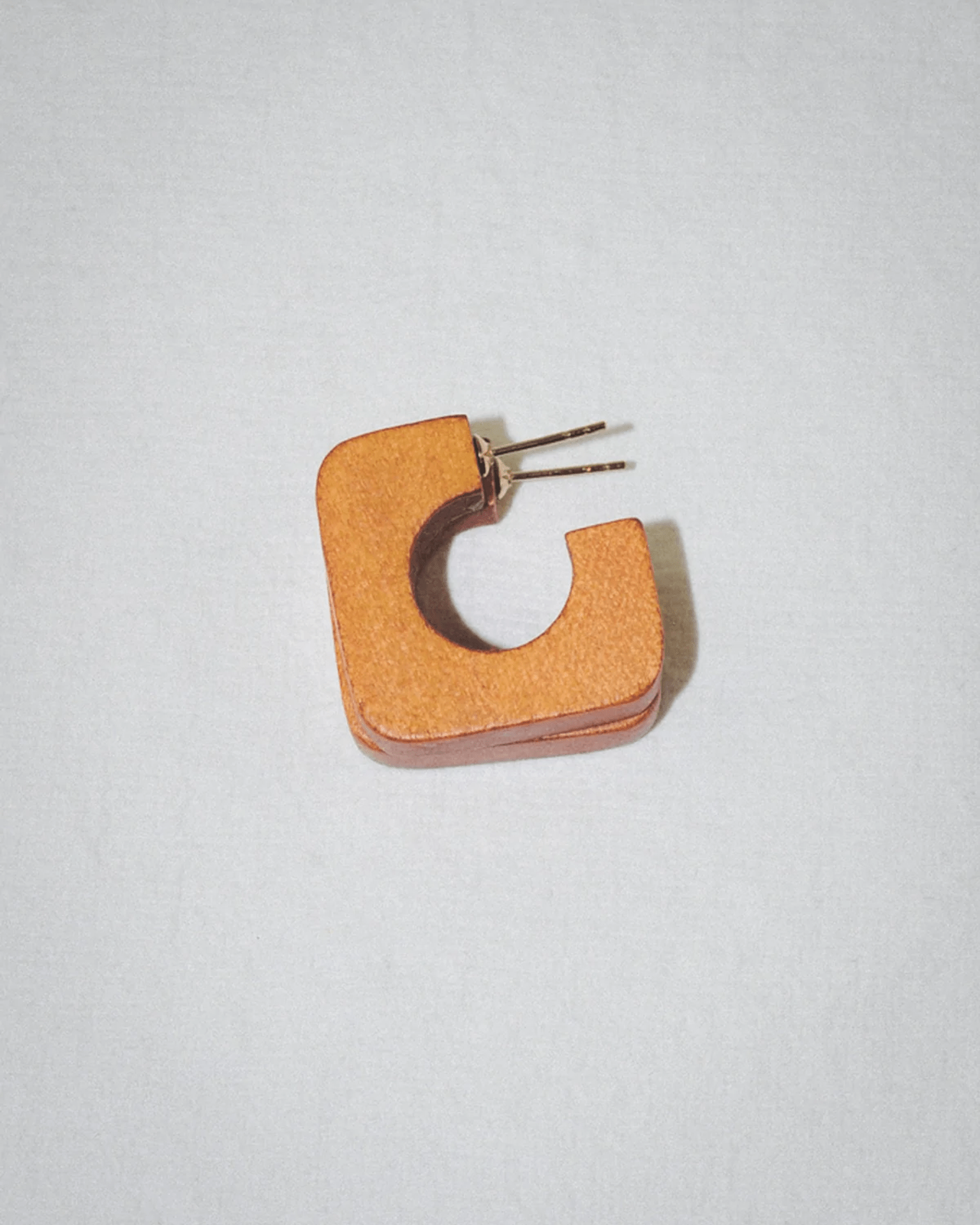 B&L Square Hoop in Leather Weekender