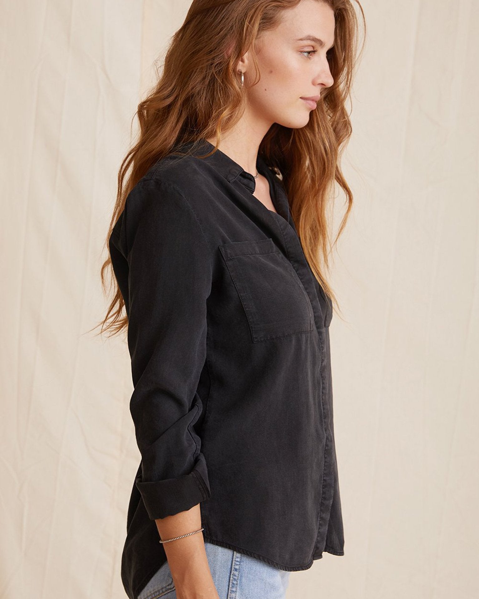 Bella Dahl Two Pocket Classic Button Up in Vintage Black