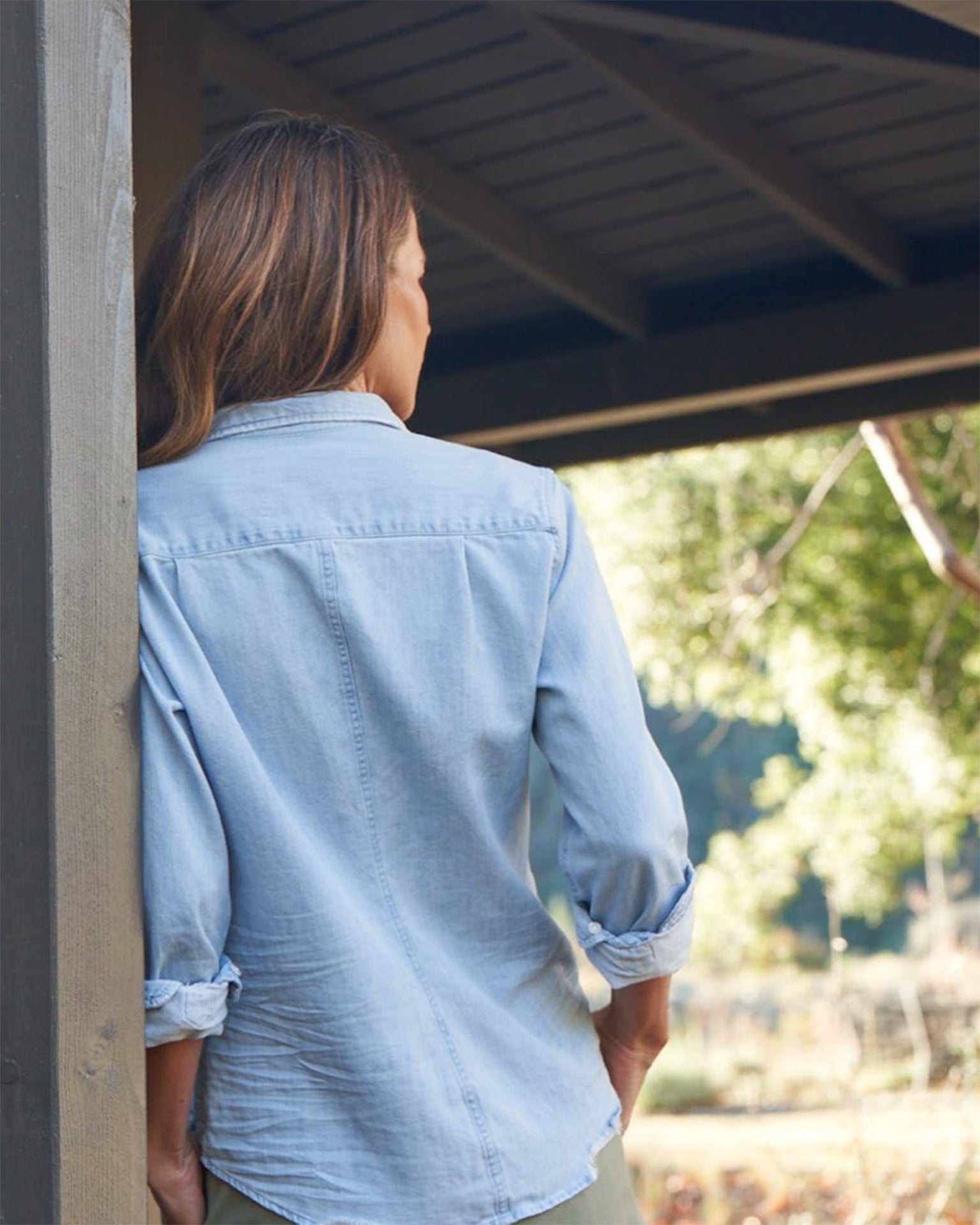 Frank & Eileen Barry Button Up in Classic Blue w/ Tattered Wash