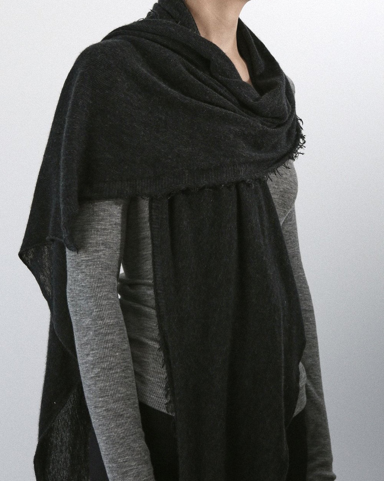 Grisal Love Cashmere Scarf in Black X Charcoal