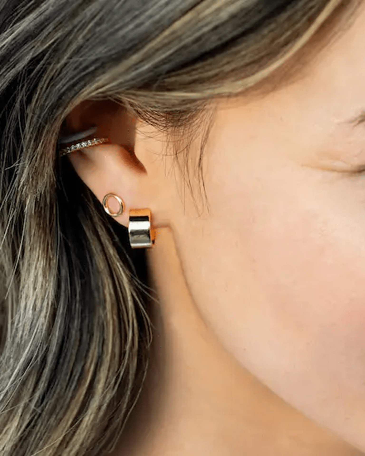 Kris Nations Circle Outline Stud Earrings in 18K Gold