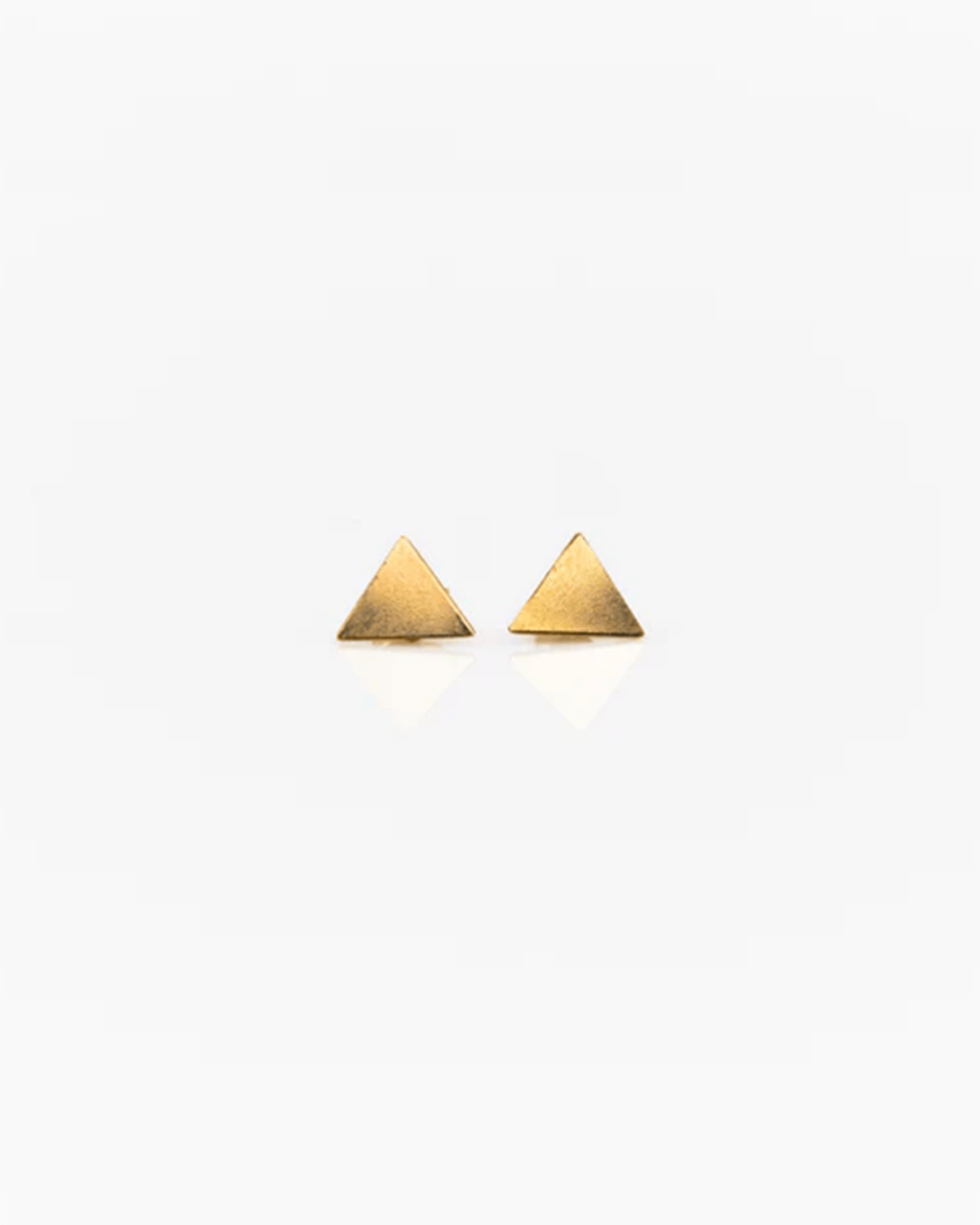 Nashelle Lucky Mini Triangle Posts in Gold
