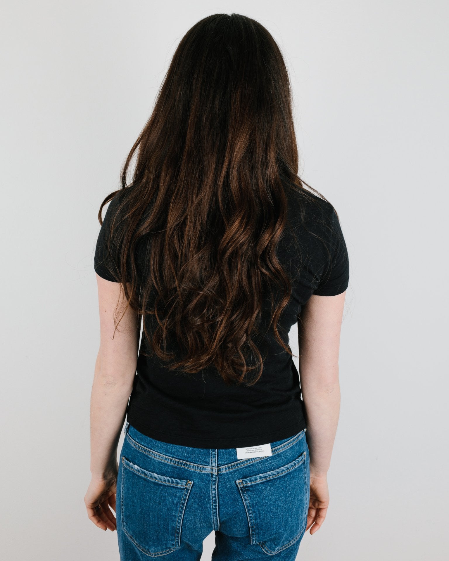 Velvet by Graham & Spencer Sierra S/S Crew Neck Top in Black