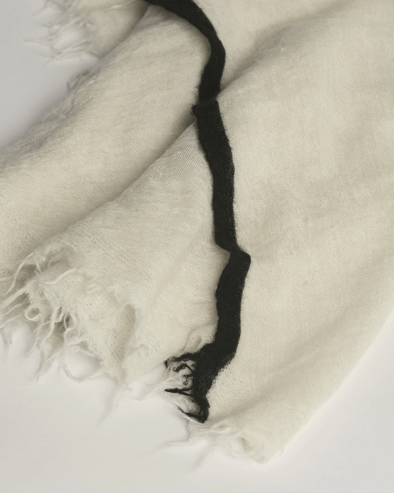 Grisal Rosa Cashmere Scarf in Milk X Black