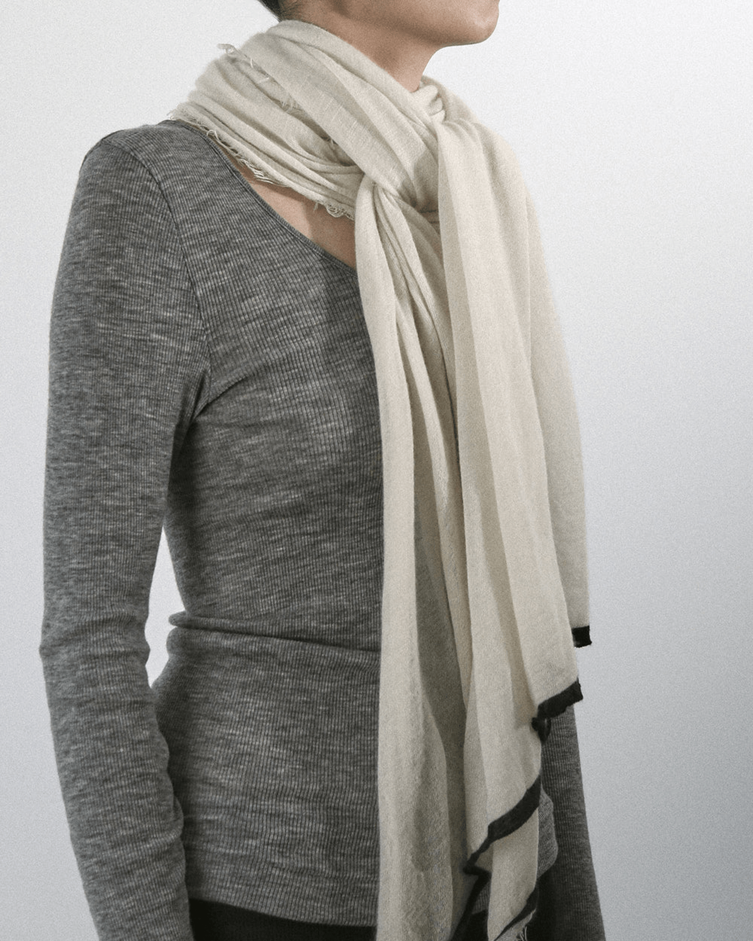 Grisal Rosa Cashmere Scarf in Milk X Black