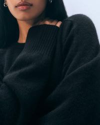 White & Warren Clothing Cashmere Saddle Sleeve Crewneck in Black