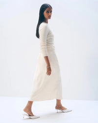 White & Warren Clothing Cashmere Slim Stretch Crew in Soft White