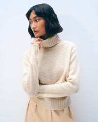 White & Warren Clothing Cashmere Featherweight Turtleneck in Natural Heather
