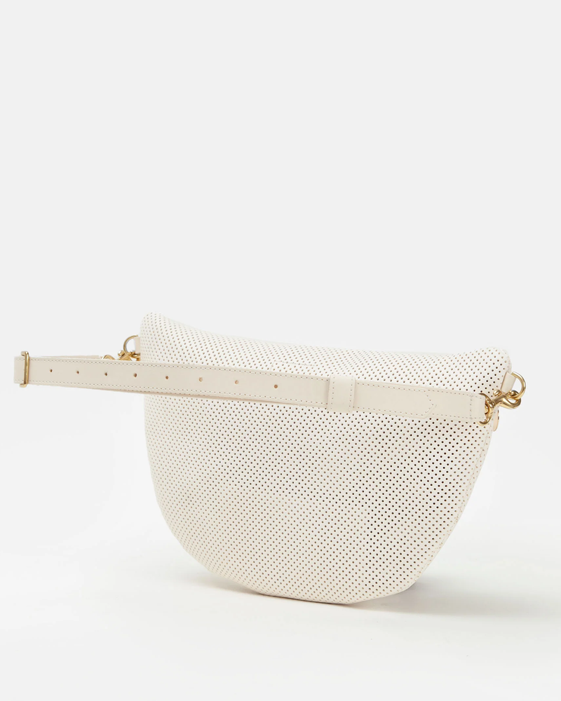 My love for the @shopclarev Grand Fanny bag runs deep — but creams/whi