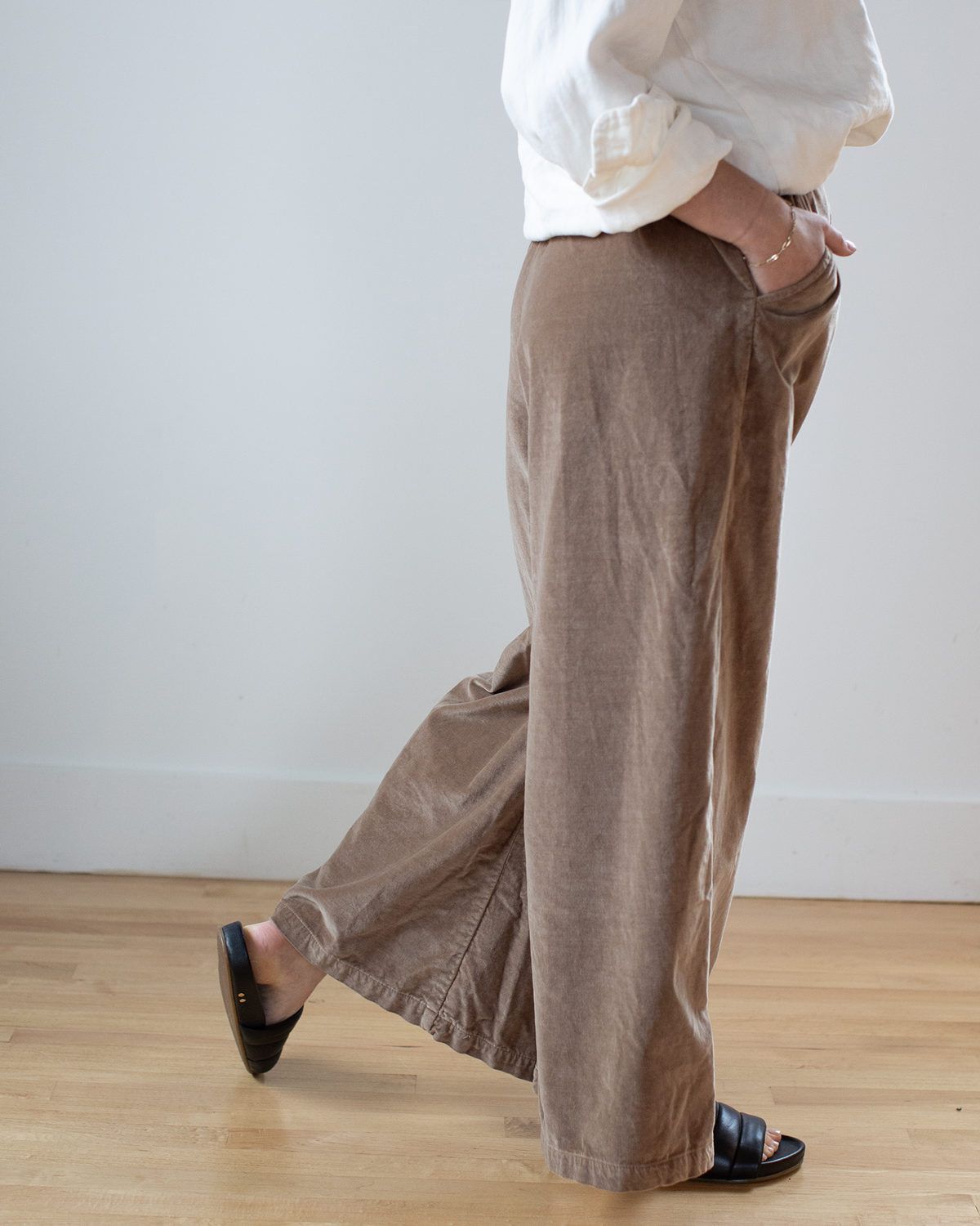 Wendy Pant - Cotton Velvet in Taupe