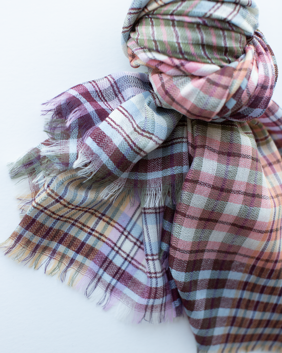 Épice Plaid Wool Scarf in Roses 