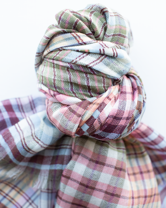 Épice Plaid Wool Scarf in Roses 