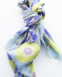 Épice Bold Daisy Wool Silk & Cashmere Bandana in Violet 