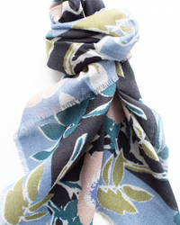 Épice Bold Daisy Wool Silk & Cashmere Bandana in Black 