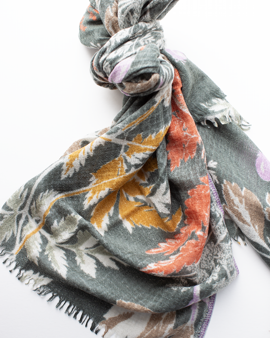 Épice Botanica Wool Silk & Cashmere Scarf in Moss 