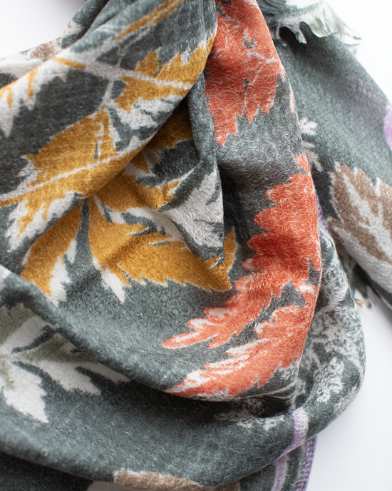 Épice Botanica Wool Silk & Cashmere Scarf in Moss 