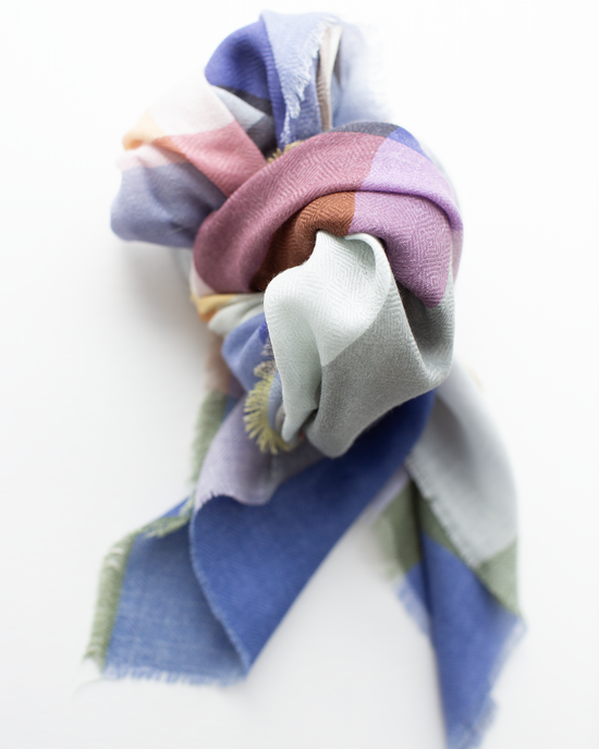 Épice Iconic Check 7 Bandana in Silver 