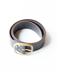 A classic leather Clasico Belt 1.5" w/o Rivets in Black with Brass Buckle on a white background. Brand: Depalma Handsewn