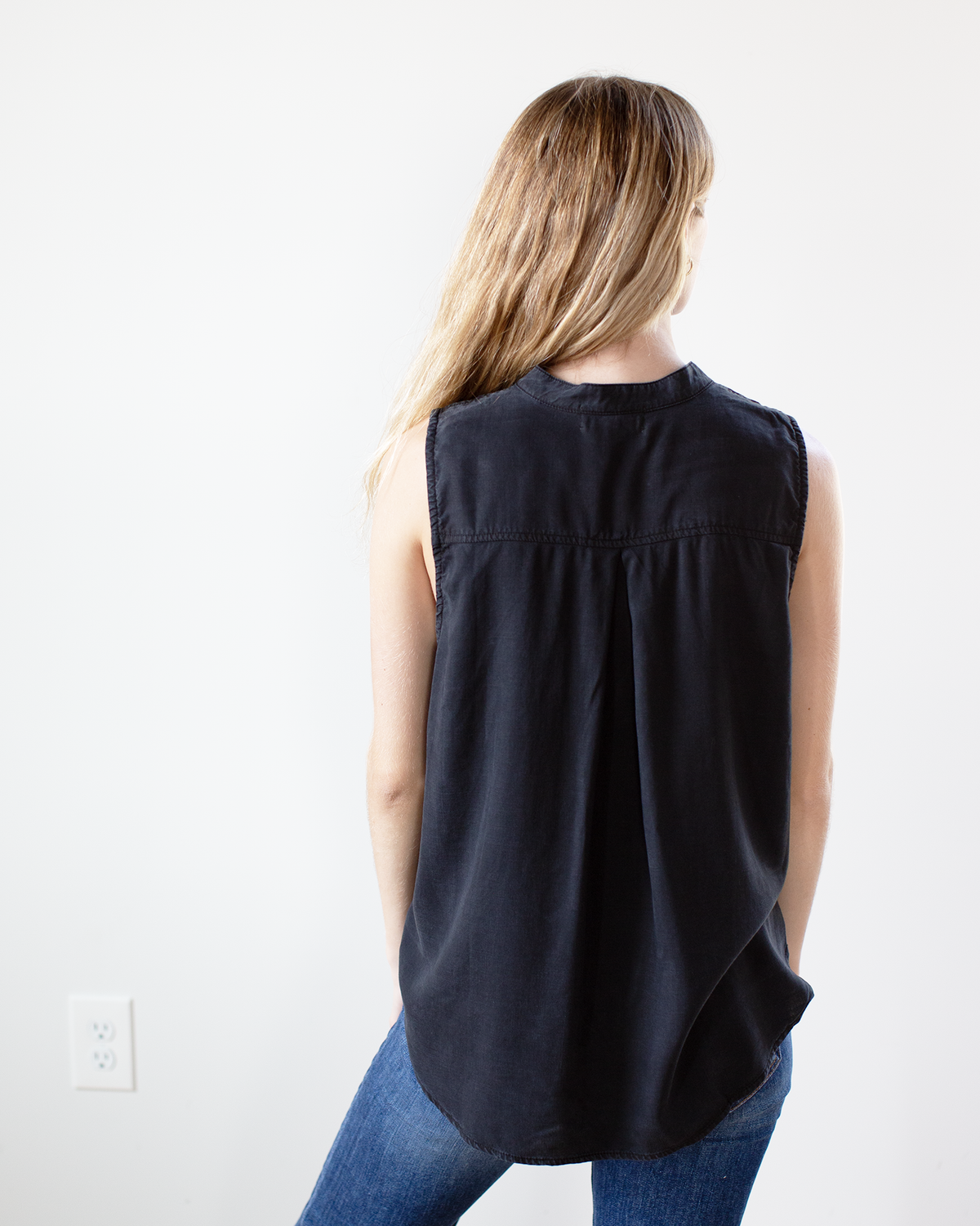 Sleeveless Two Pocket Button Down in Black