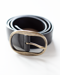 Angus Leather Belt in Black by Hartford with a metal buckle on a white background.