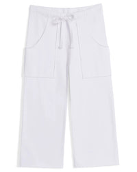 Frank & Eileen’s Penny Patch Pocket Sweatpant in White features a cropped wide-leg fit, large front patch pockets, an elastic waistband, and a drawstring tie for comfort and style.