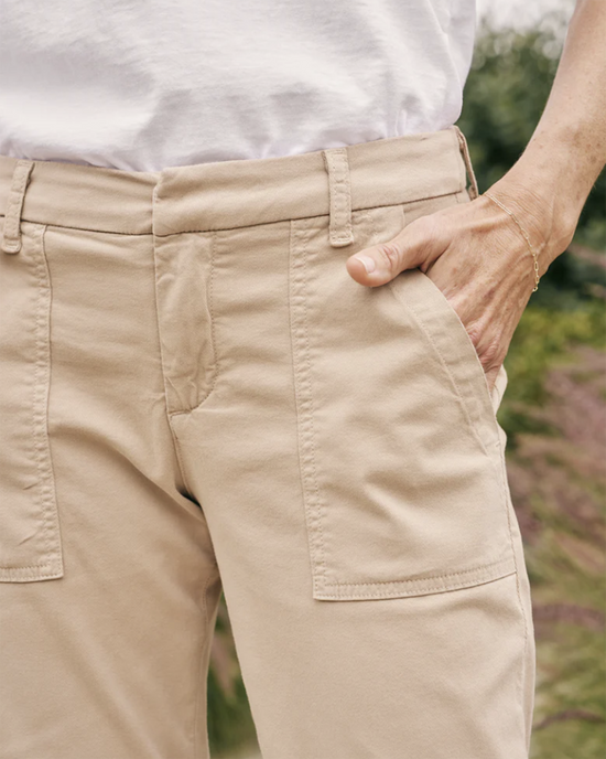 A person with a hand in their pocket wearing Frank & Eileen Blackrock Ultility Pant in Khaki.