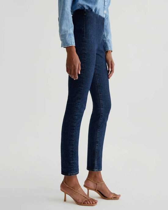 AG Jeans Mari Crop Pull On in Hyacinth 