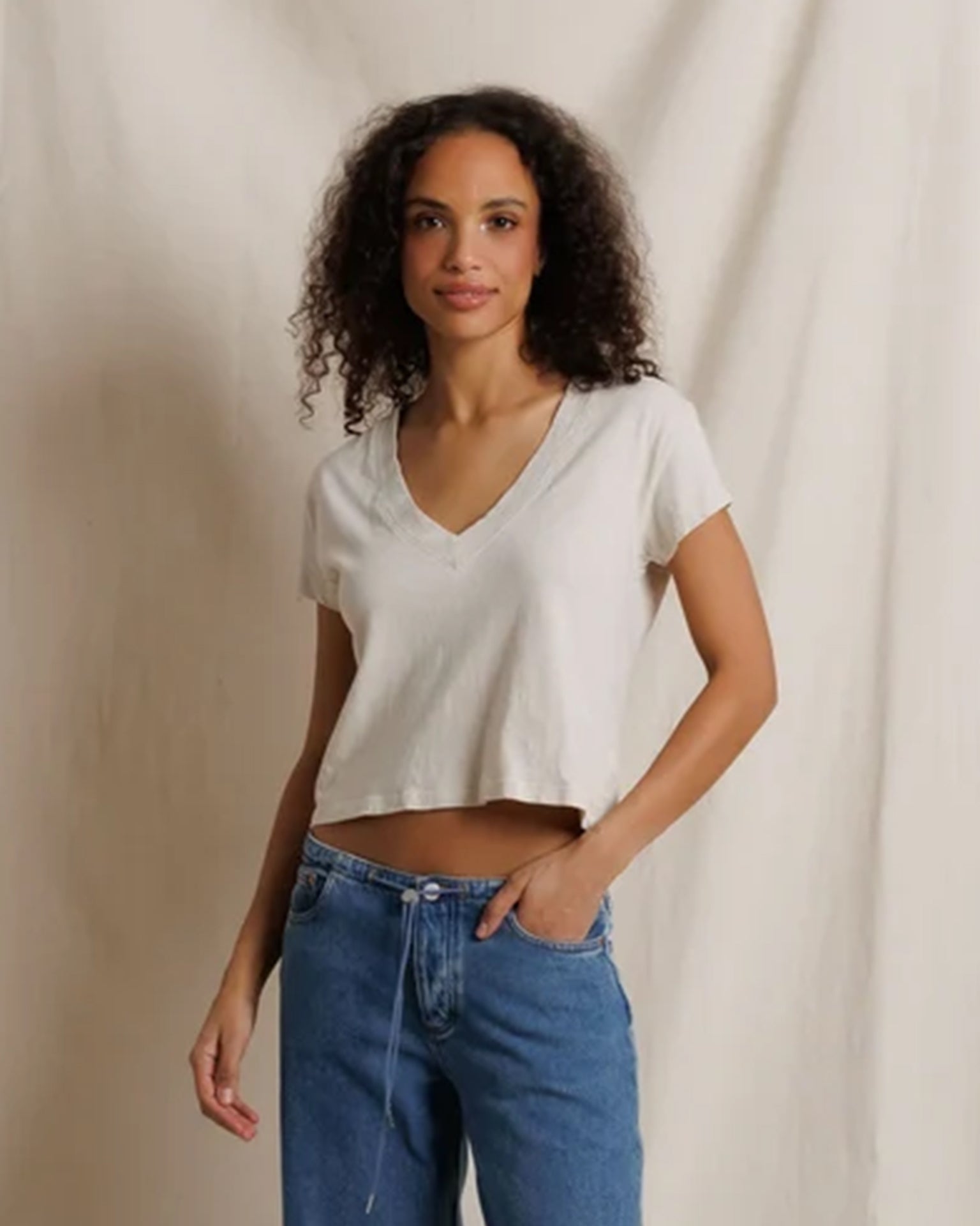 Alanis - Recycled Cotton V Neck in Whitecap Grey