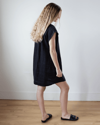 Bella Dahl Cap Sleeve Henley Dress in Black 