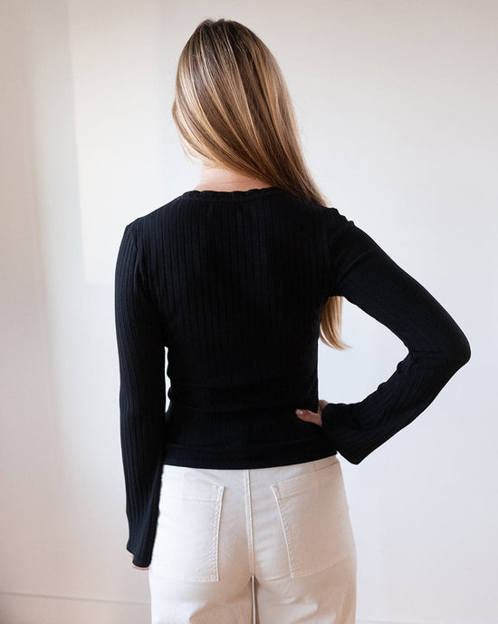 Bella Dahl Long Sleeve Rib Crew Tee in Black 