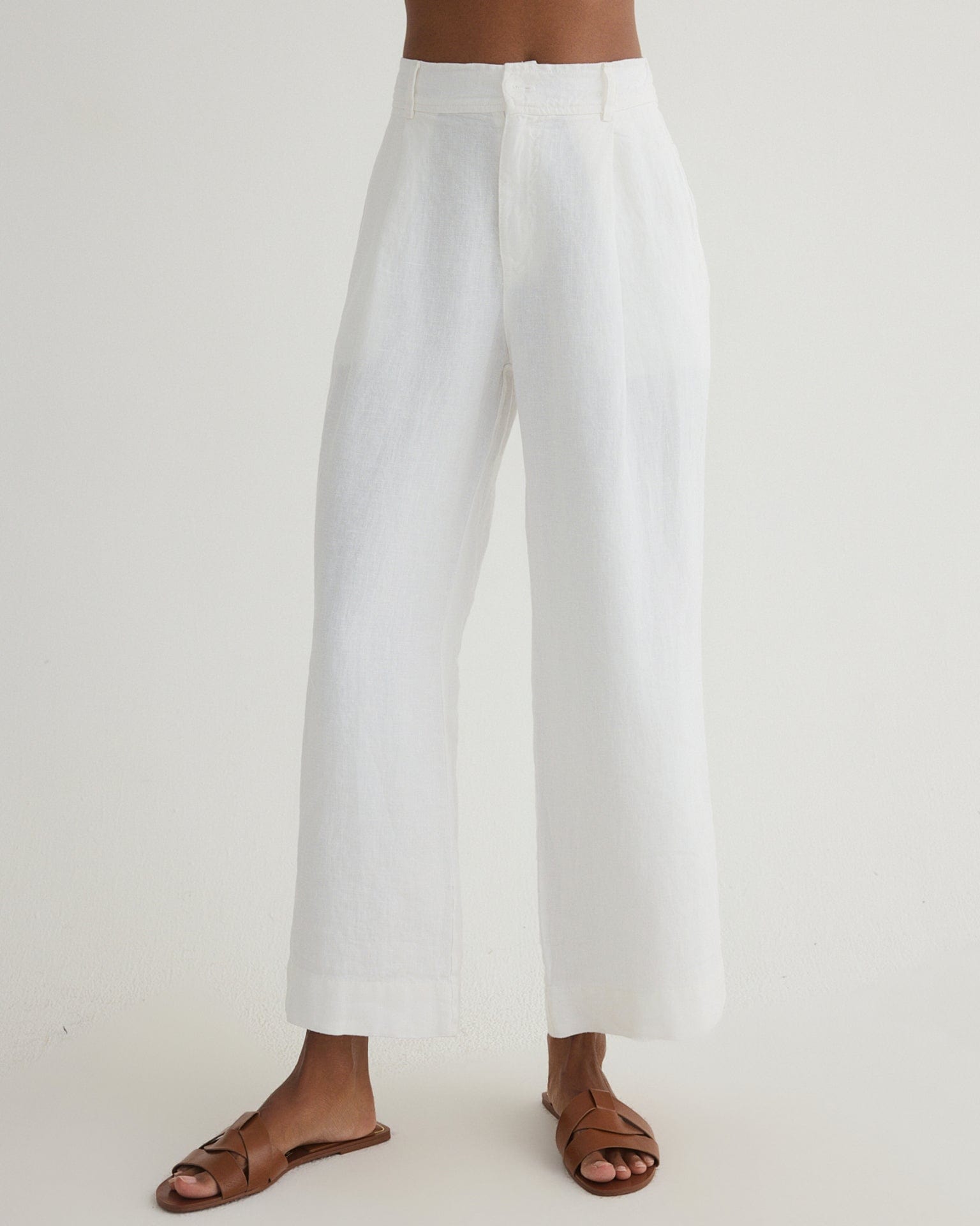 Pleated Wide Leg Ankle Pant in White