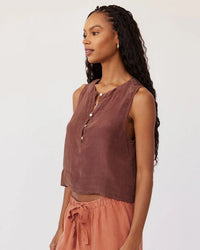 Bella Dahl Sleeveless Half Placket Top in Casablanca Brown 
