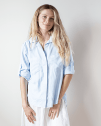 Bella Dahl Split Back Button Down in Clear Water 