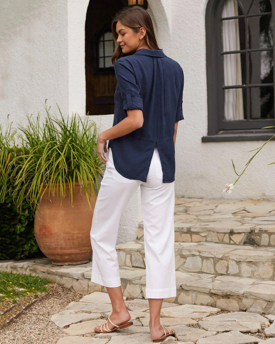 Bella Dahl Split Back Button Down in Endless Sea 