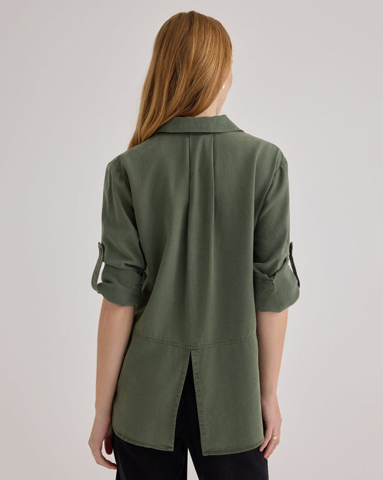 Bella Dahl Split Back Button Down in Fernwood 