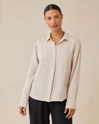 Bella Dahl Split Back Button Down in Moon Stone 