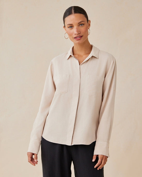 Bella Dahl Split Back Button Down in Moon Stone 