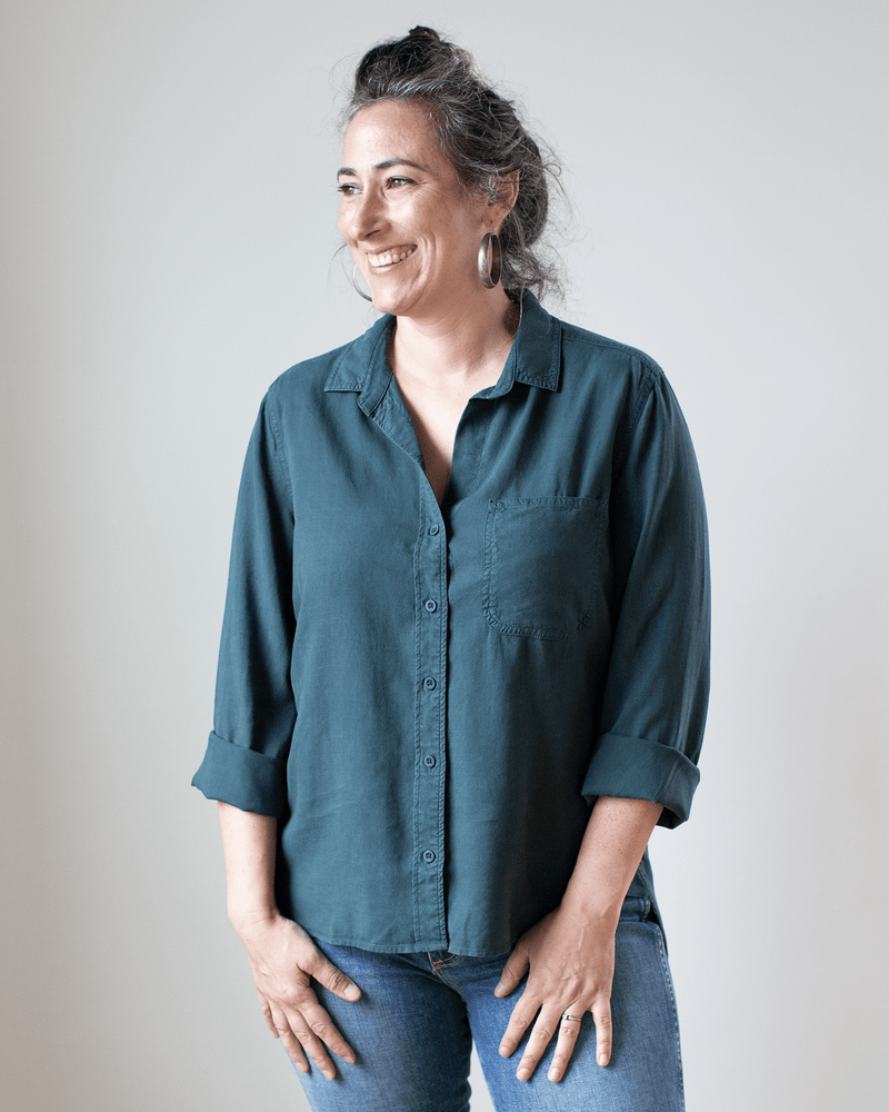 Bella Dahl Clothing Shirt Tail Button Down in Jade Night