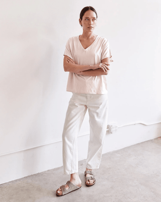 It is well LA Clothing Organic Cotton V Neck Tee in Scallop