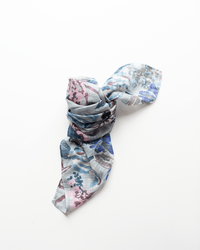 Épice Cttn/Silk Flowers Bandana in Silver 