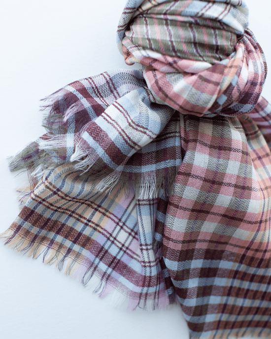 Épice Plaid Wool Scarf in Roses 