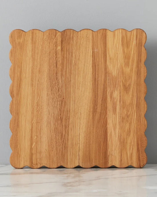 etúHOME Square Scalloped Cutting Board, Large 