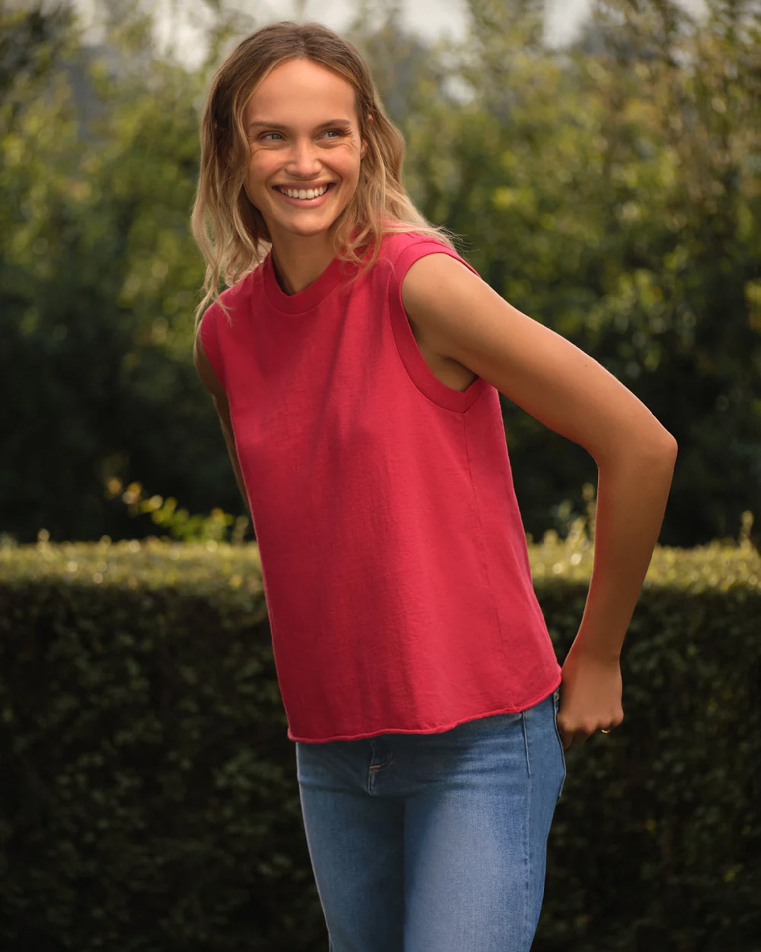Finn - Sleeveless Tank in Cherry