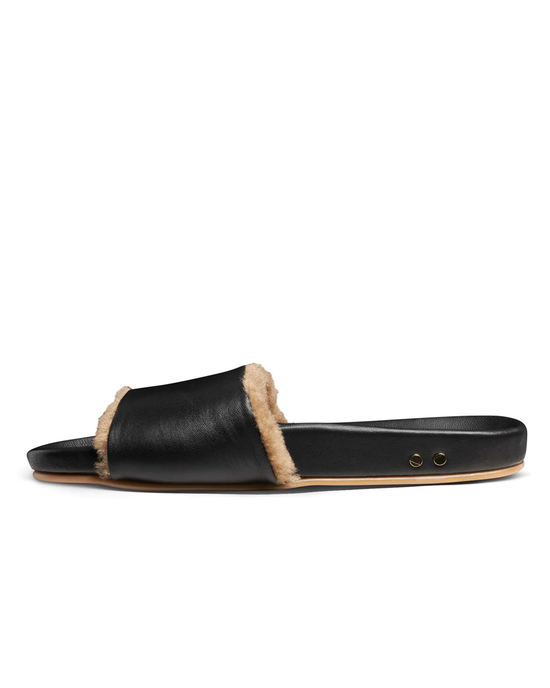 Gallito Shearling slipper in Black/Bronze by beek, on a white background, featuring a memory foam sole.