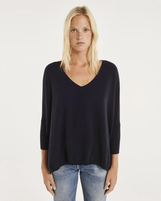 Kujten Minie V Neck in Marine Fonce 