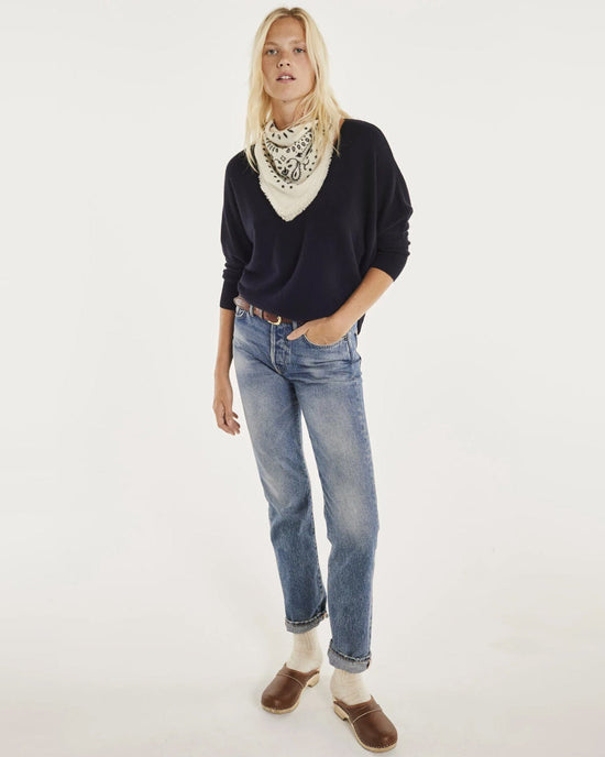 Kujten Minie V Neck in Marine Fonce 