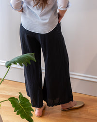 LLEA BLUE Becca Wide Leg Pant in Ink Linen 4 - Bliss Boutiques