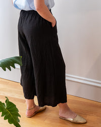LLEA BLUE Cropped Becca Wide Leg Pant in Black Linen 4 - Bliss Boutiques