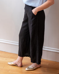 LLEA BLUE Cropped Becca Wide Leg Pant in Black Linen 2 - Bliss Boutiques